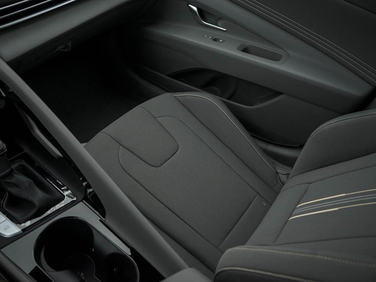 2025 Hyundai Elantra SEL Convenience photo 22