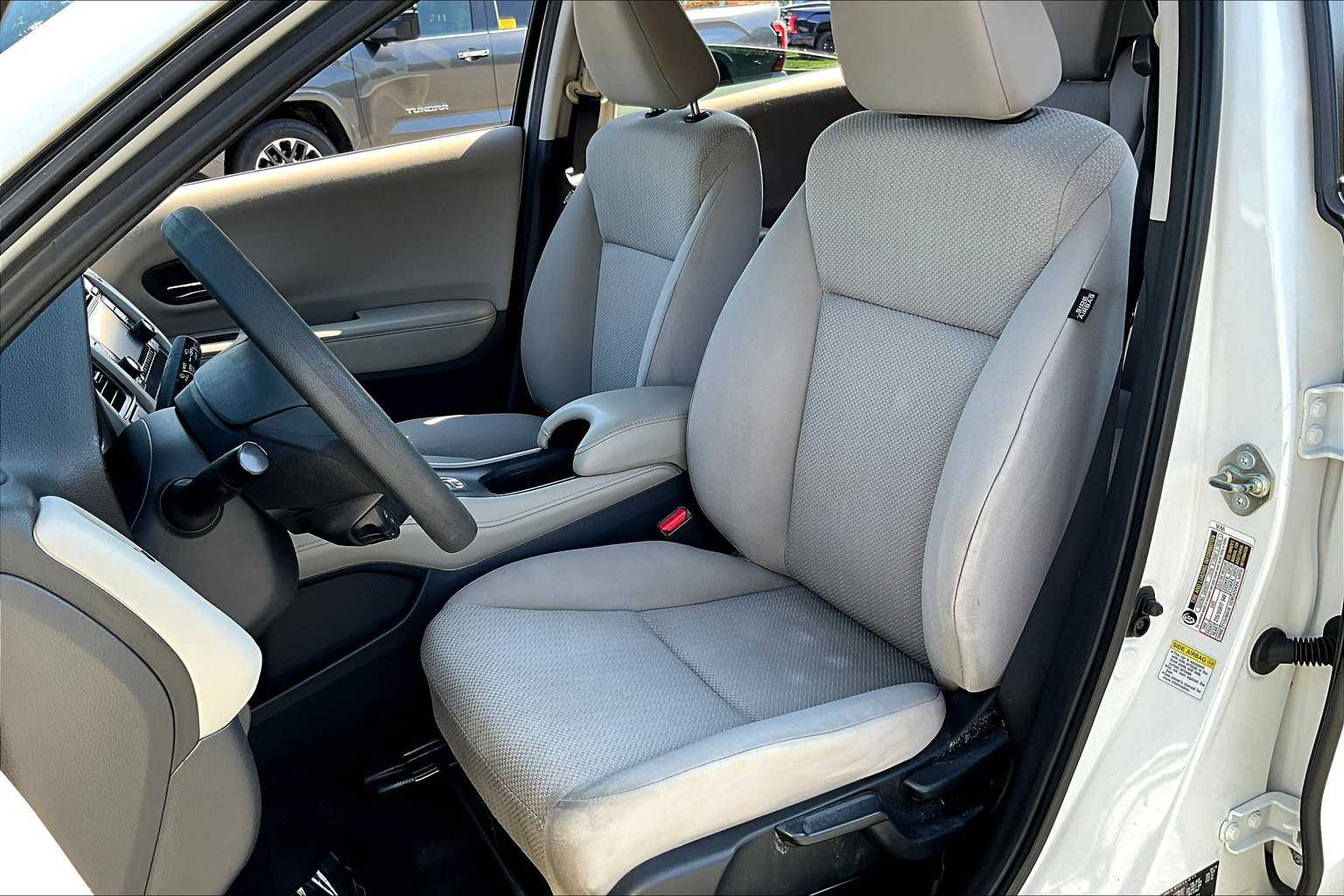 2016 Honda HR-V LX photo 7