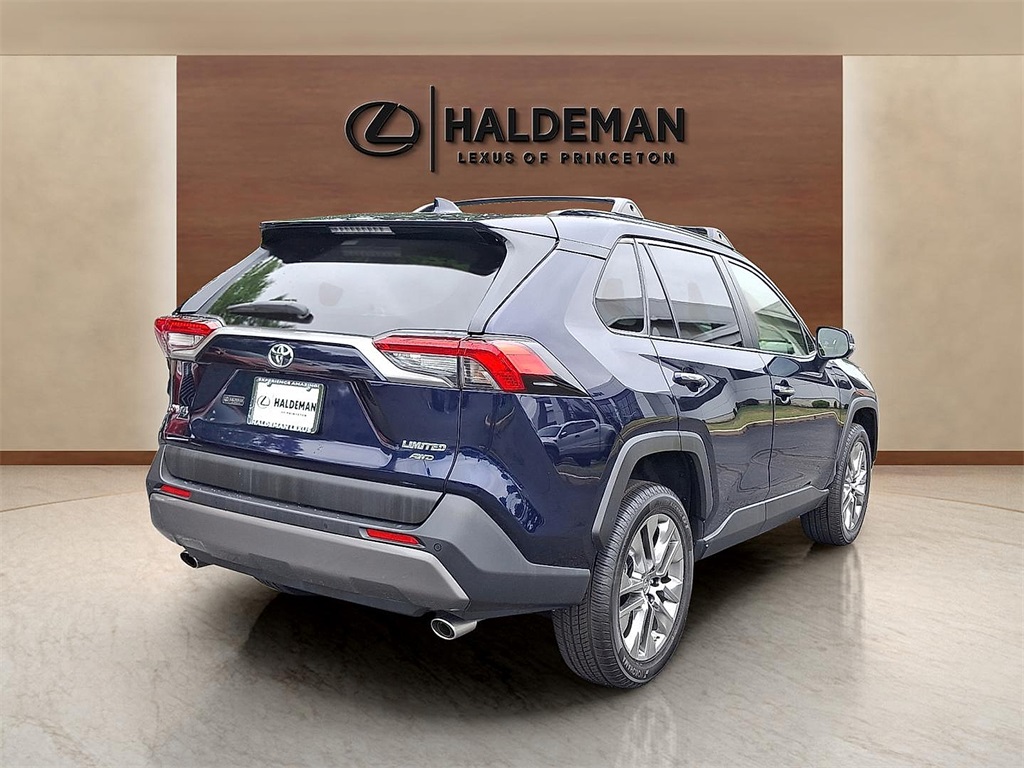 2019 Toyota RAV4 Limited photo 4