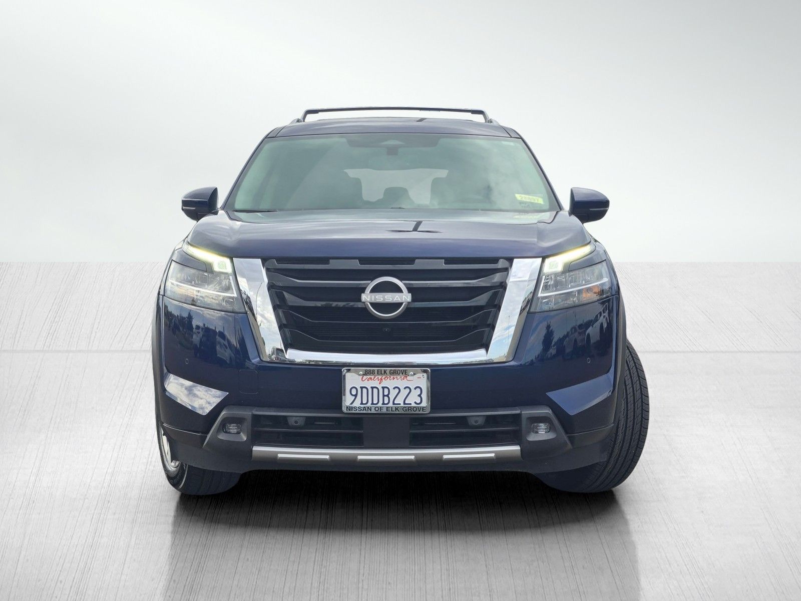 2022 Nissan Pathfinder SL photo 2
