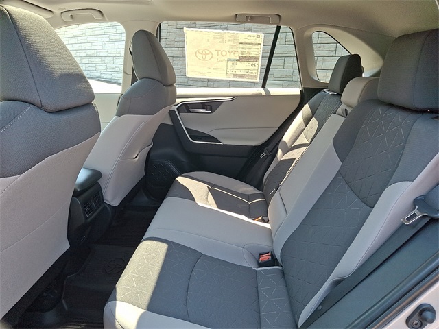 2025 Toyota RAV4 XLE photo 10