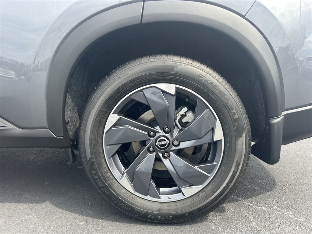 2026 Nissan Rogue SV photo 13