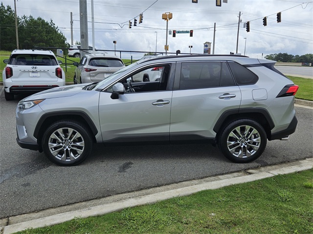 2019 Toyota RAV4 Limited photo 4