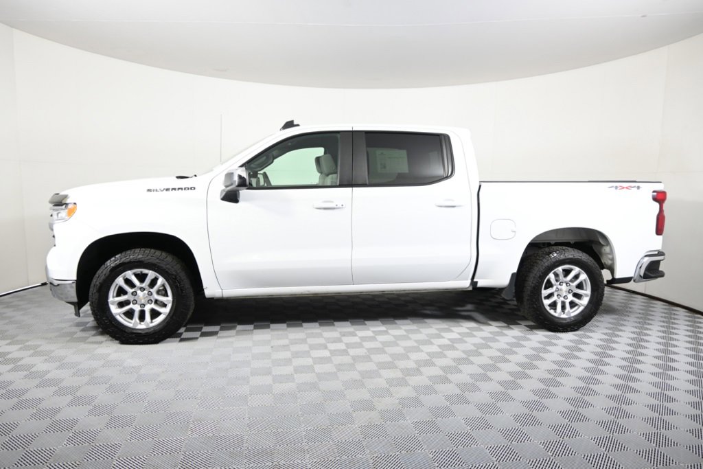 2022 Chevrolet Silverado 1500 LT photo 2