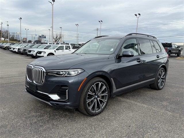 2022 BMW X7 40i's photo