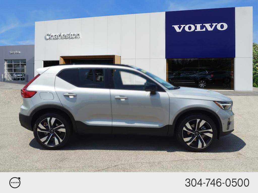 2025 Volvo XC40 Plus photo 2