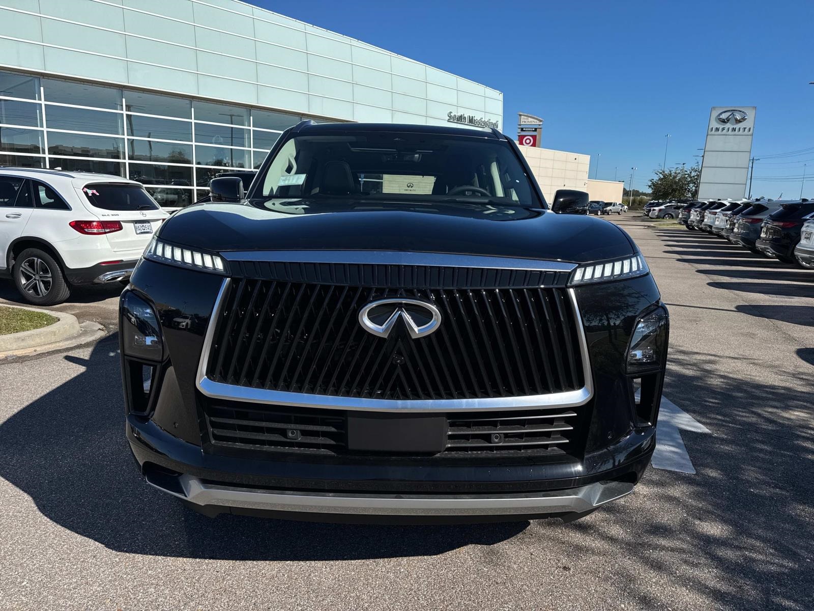 2025 Infiniti QX80 Luxe photo 2