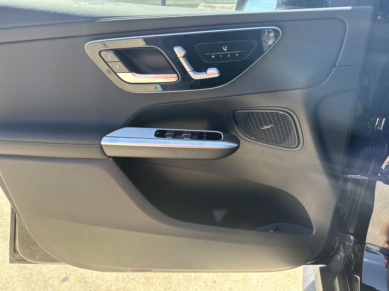 2026 Mercedes Benz GLC 300 4MATIC photo 9