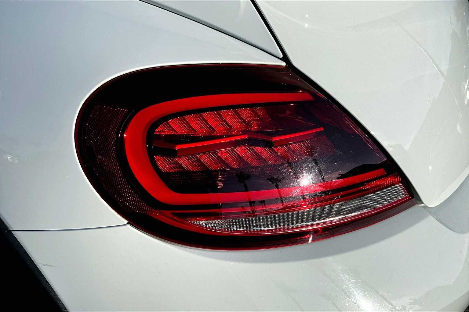 2018 Volkswagen Beetle Dune photo 25