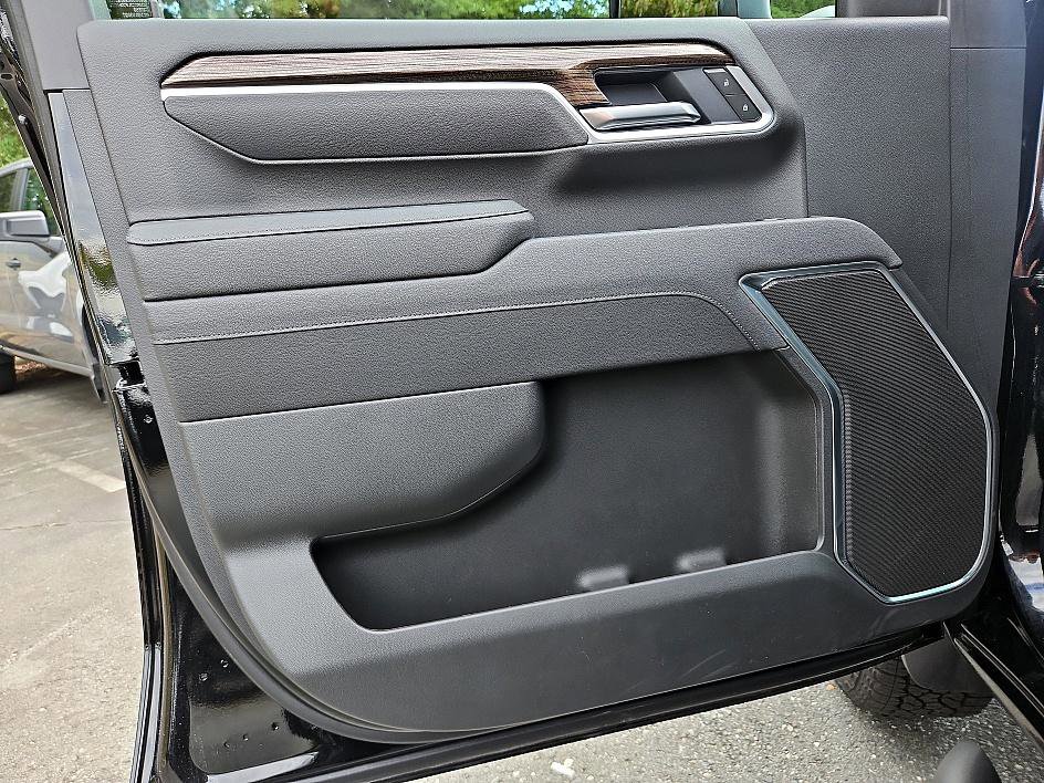 2025 Chevrolet Silverado 2500HD LT photo 13