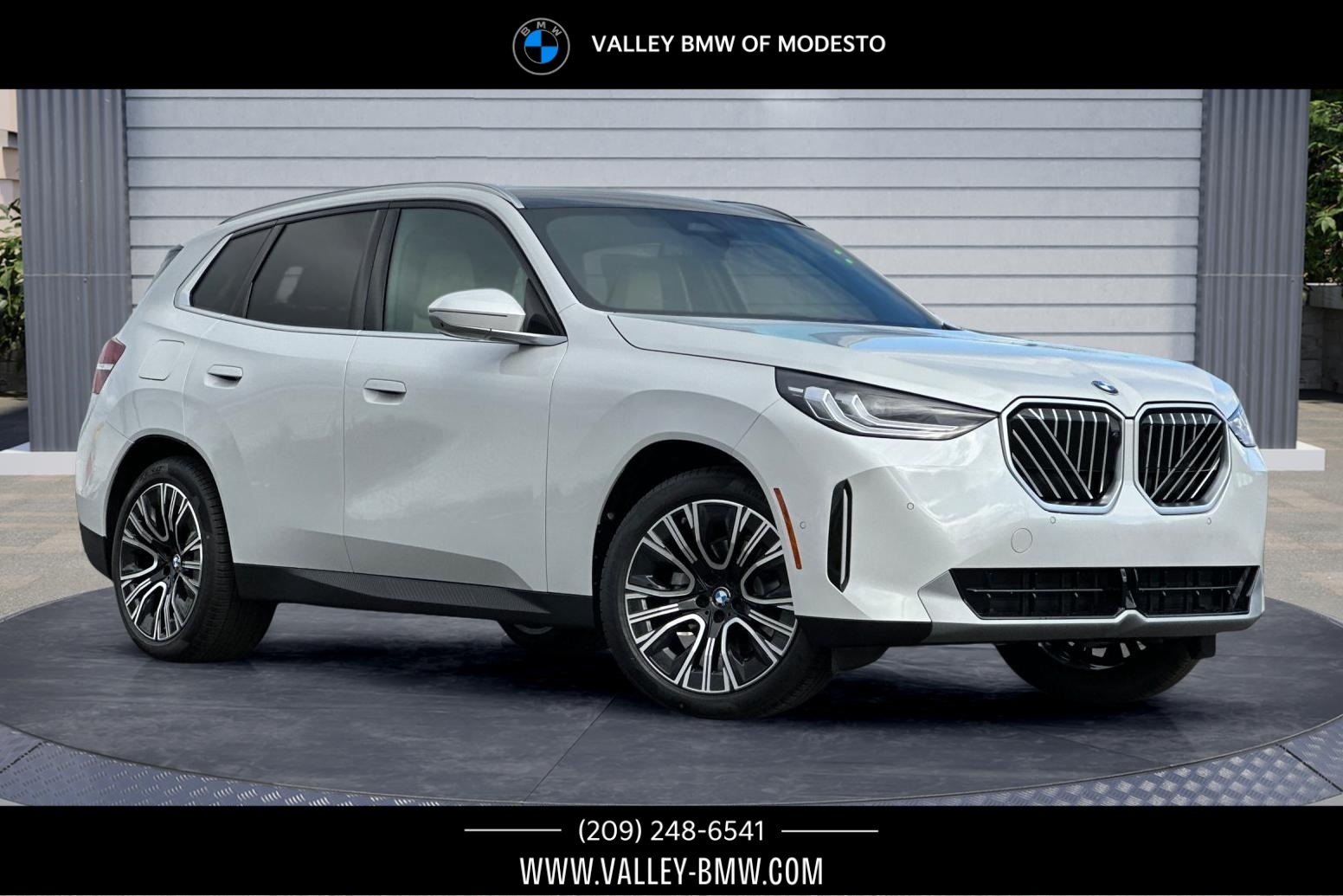 2026 BMW X3 30's photo