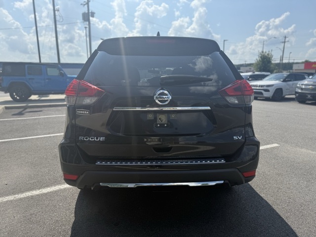2017 Nissan Rogue SV photo 4