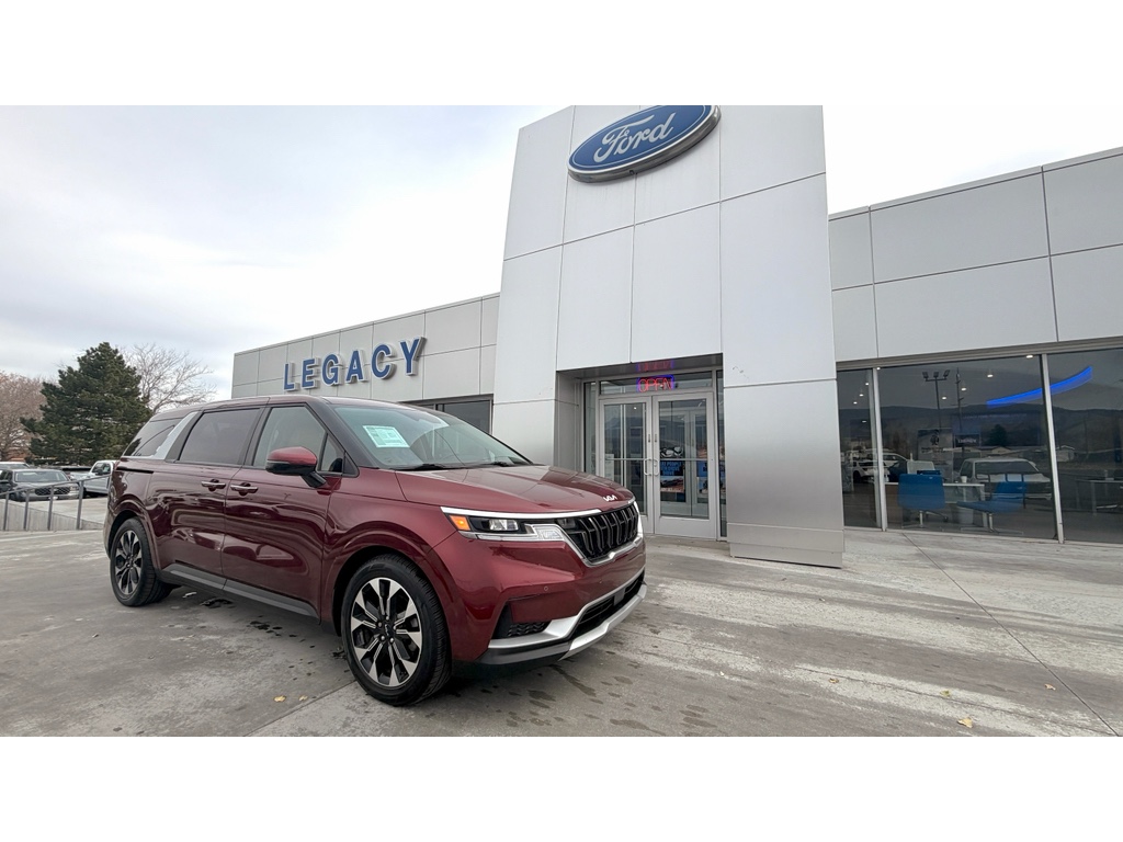 2024 Kia Carnival EX's photo