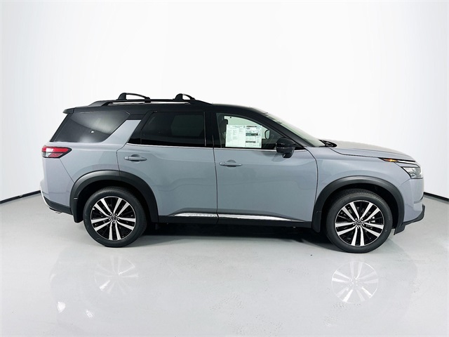 2025 Nissan Pathfinder Platinum photo 4