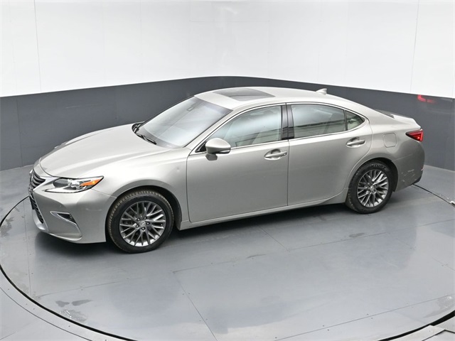 2018 Lexus ES 350's photo