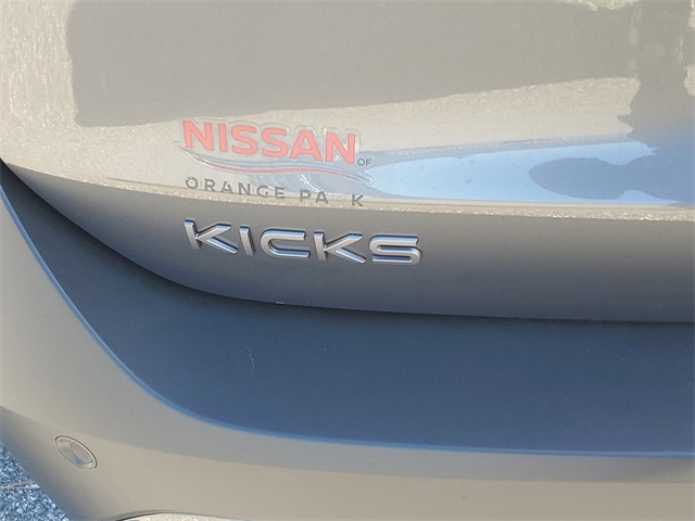 2025 Nissan Kicks SV photo 3