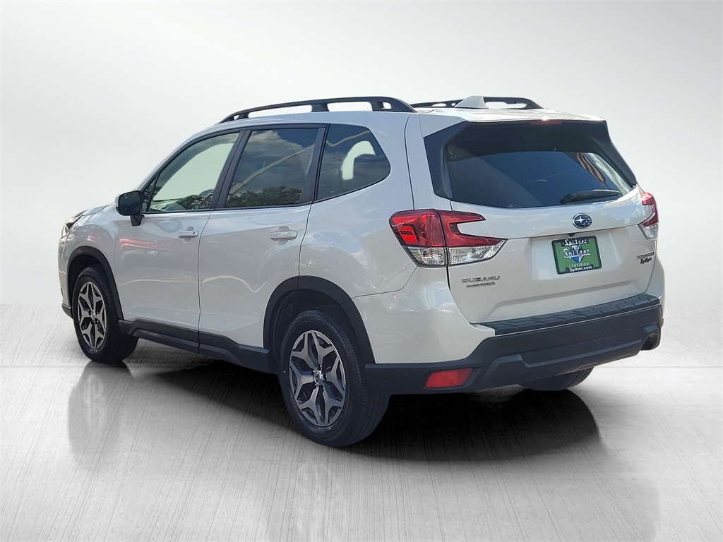 2022 Subaru Forester Premium photo 7