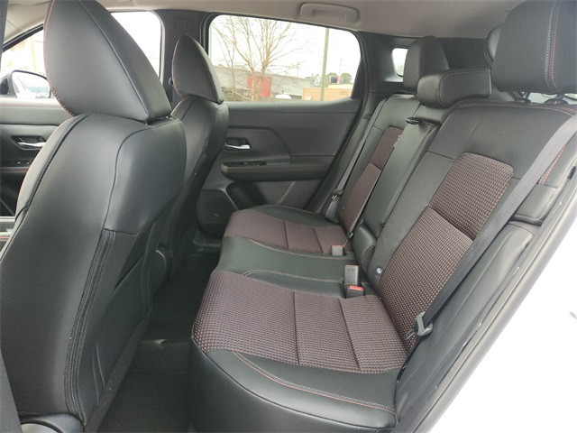 2025 Nissan Kicks SR photo 5