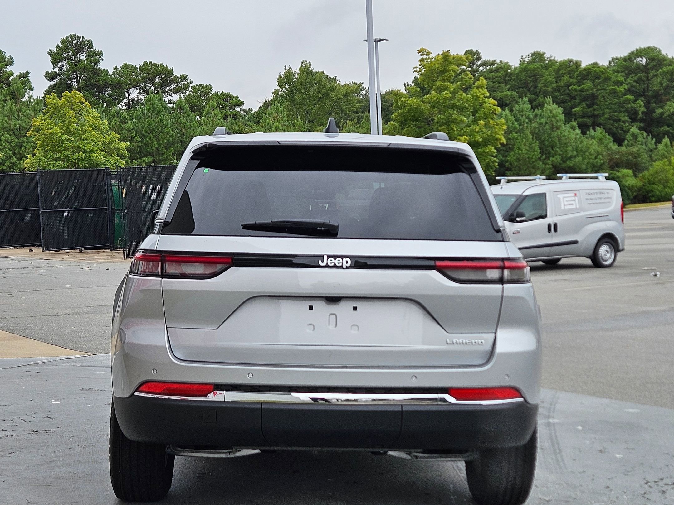 2025 Jeep Grand Cherokee Laredo Altitude photo 4