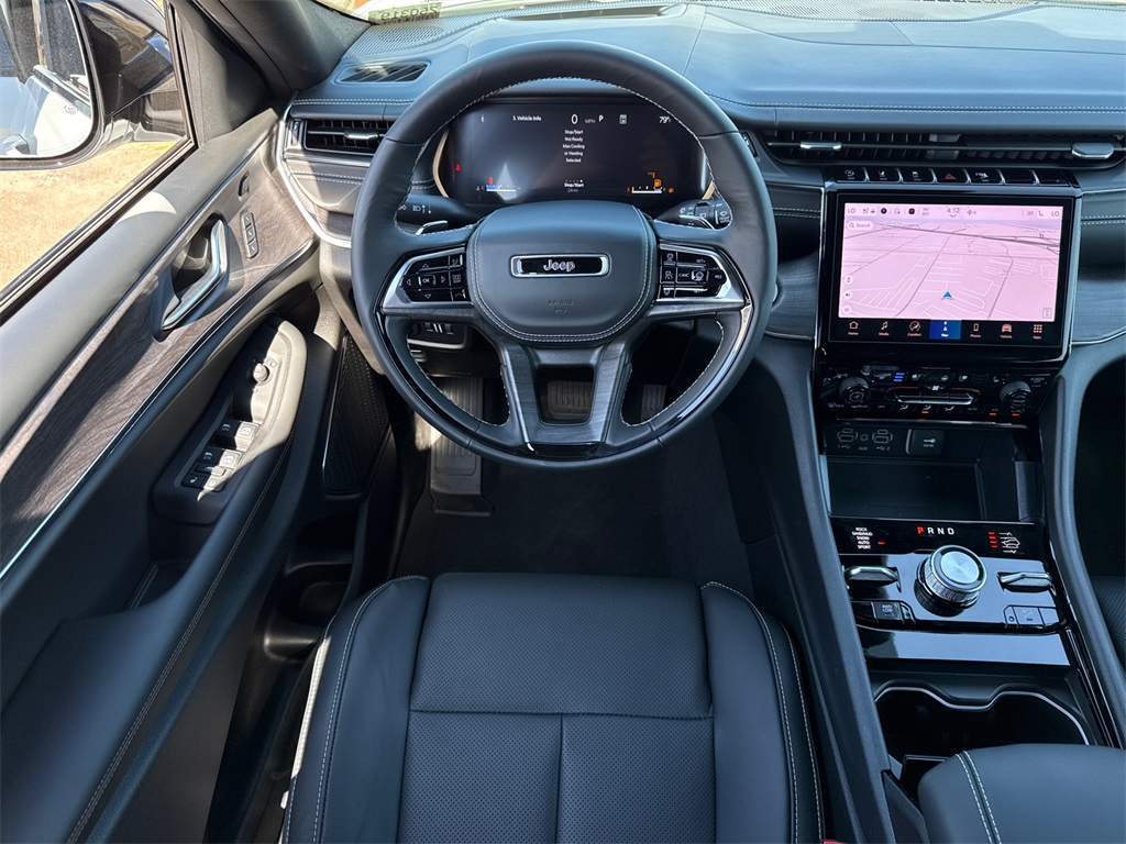 2025 Jeep Grand Cherokee Overland photo 21
