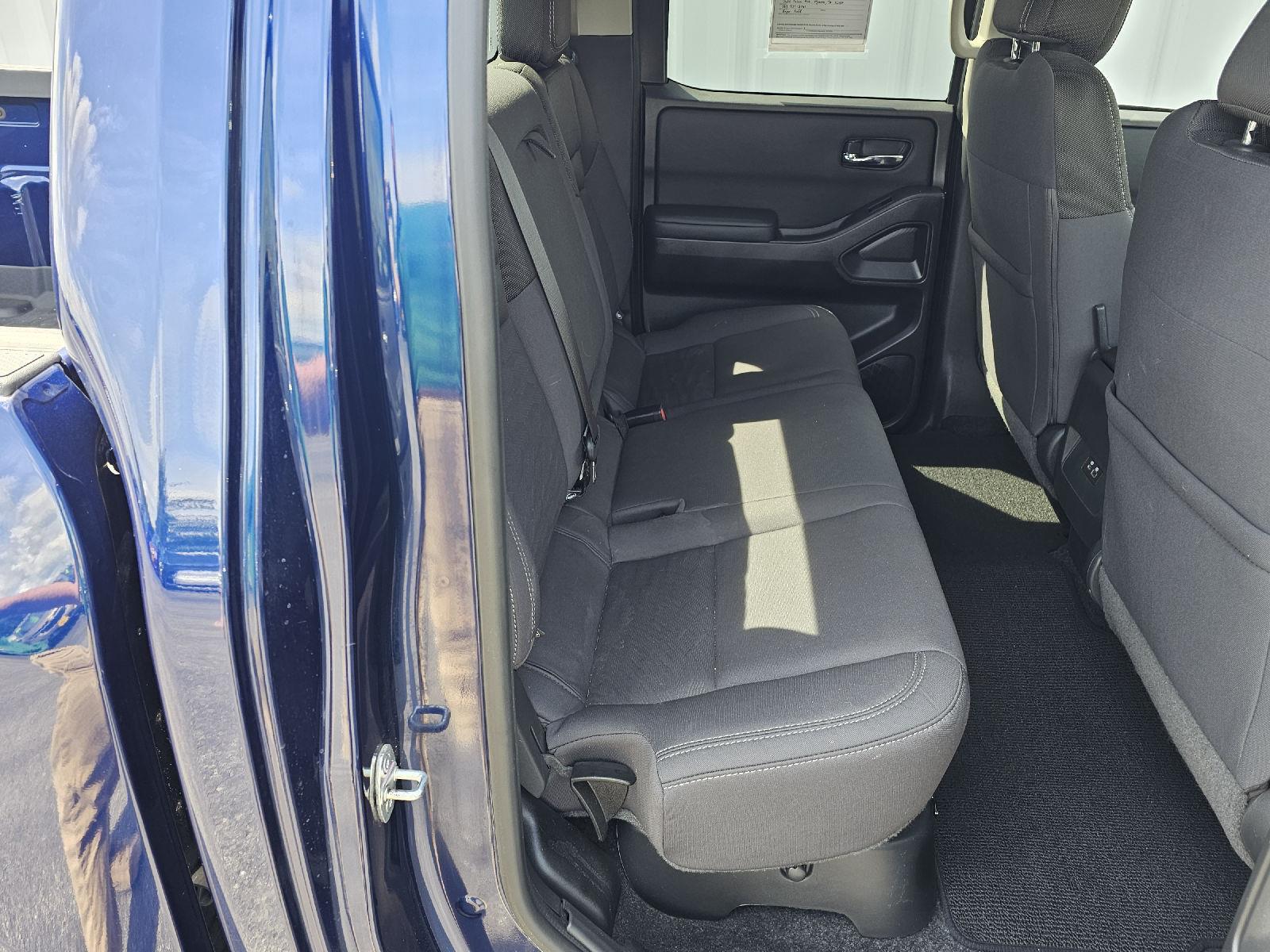 2022 Nissan Frontier SV photo 13