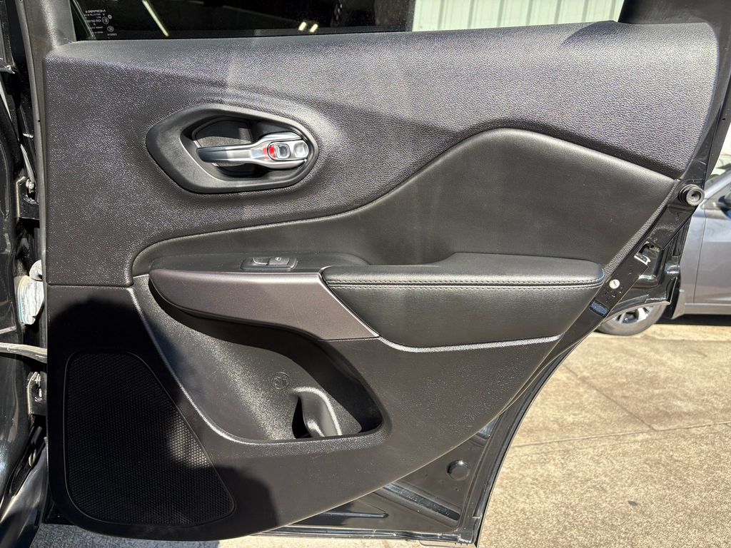 2022 Jeep Cherokee Limited photo 27