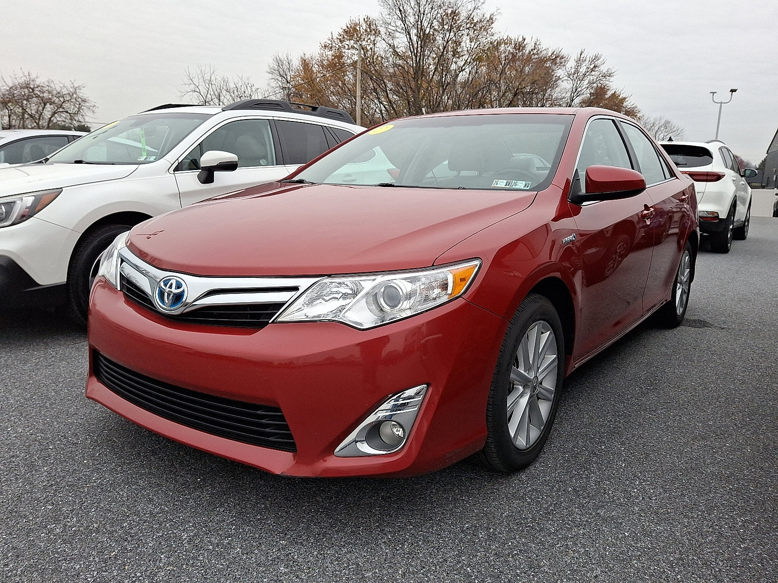 2012 Toyota Camry Hybrid XLE photo 2