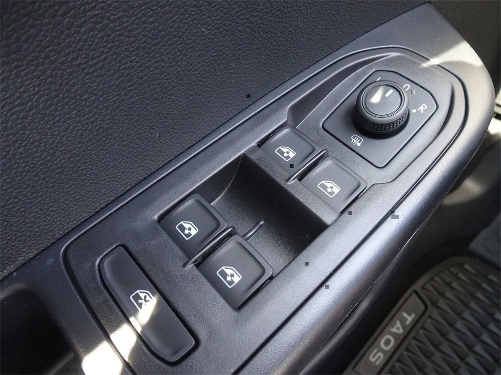 2024 Volkswagen Taos SE photo 20