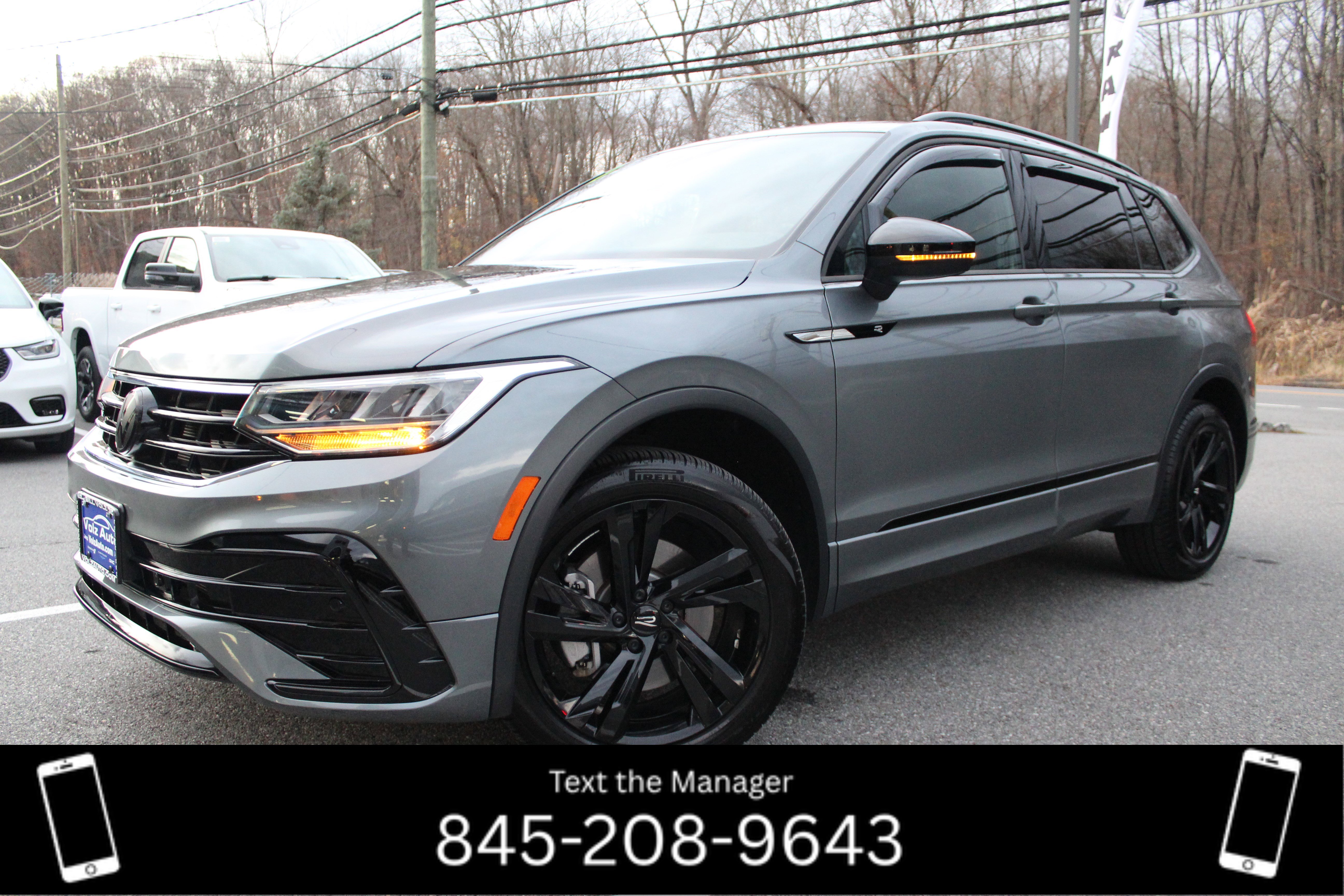 2024 Volkswagen Tiguan SE R-LINE BLACK's photo