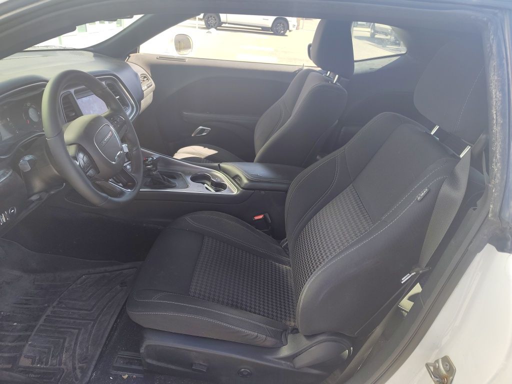 2018 Dodge Challenger SXT photo 2