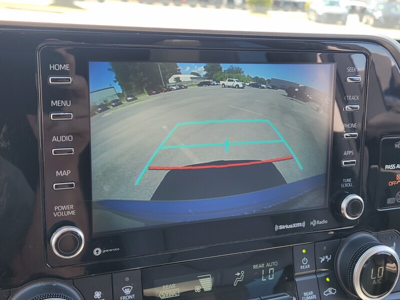 2021 Toyota Highlander XLE photo 17