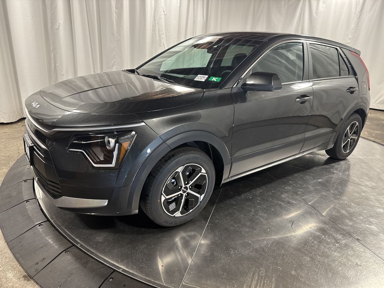 2025 Kia Niro LX's photo