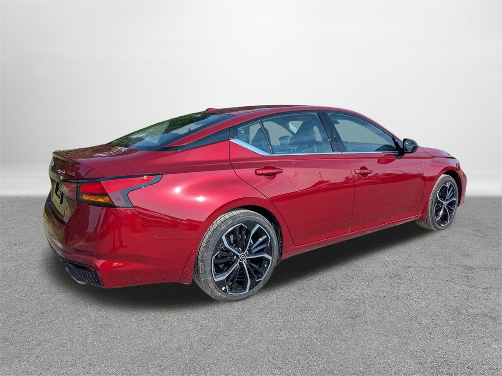 2025 Nissan Altima 2.5 SR photo 3