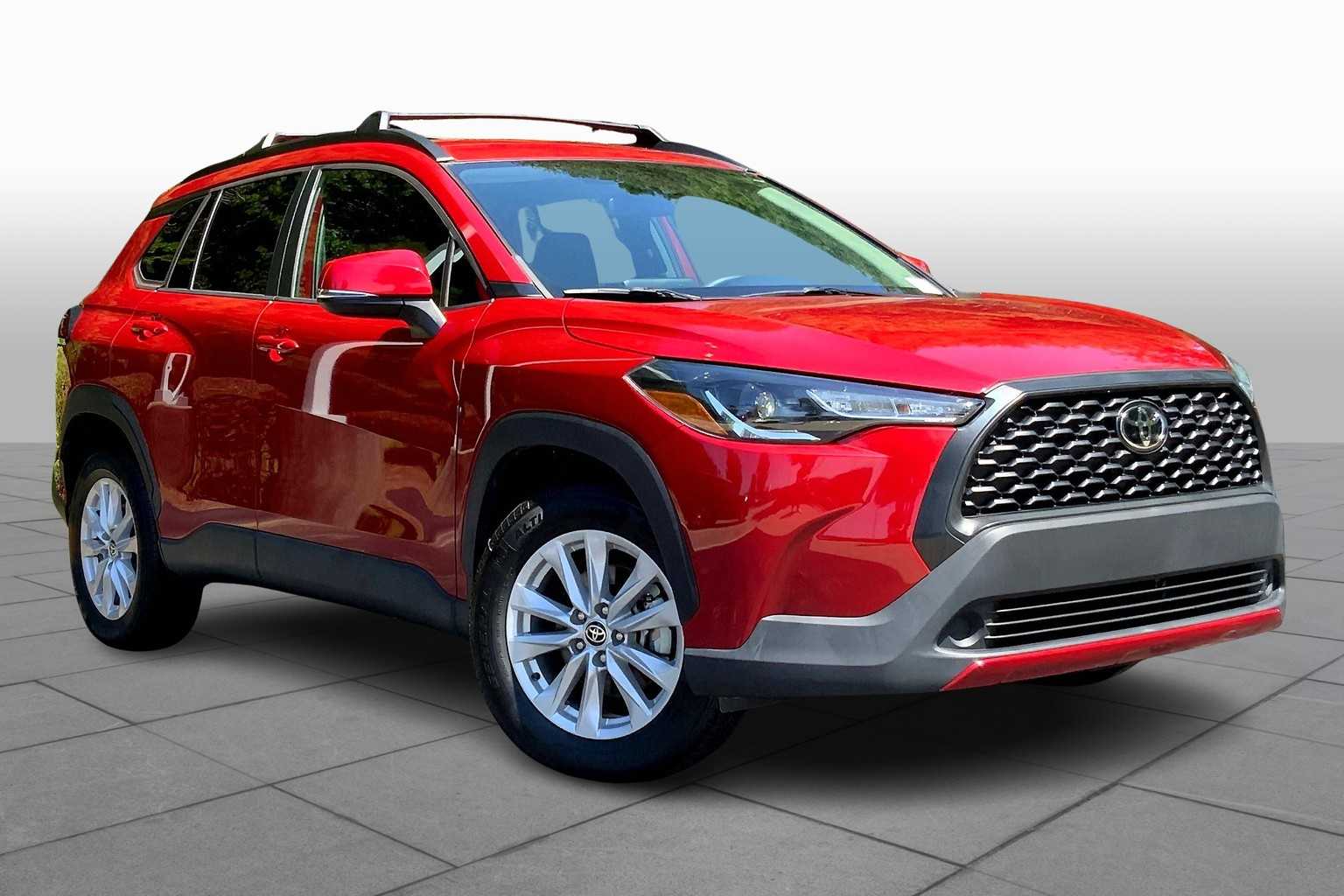 2022 Toyota Corolla Cross LE photo 2
