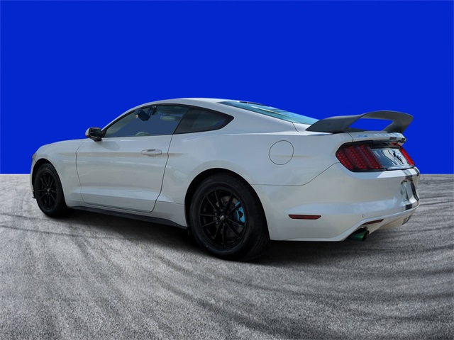 2017 Ford Mustang V6 photo 4