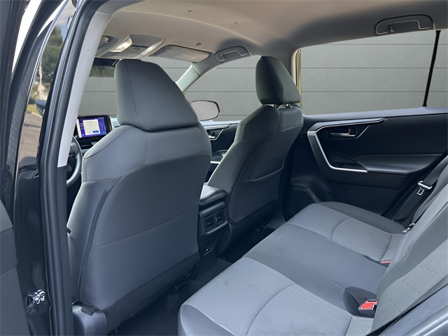 2023 Toyota RAV4 XLE photo 22