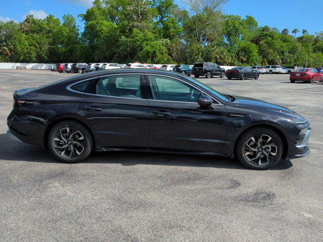 2025 Hyundai Sonata SEL photo 3