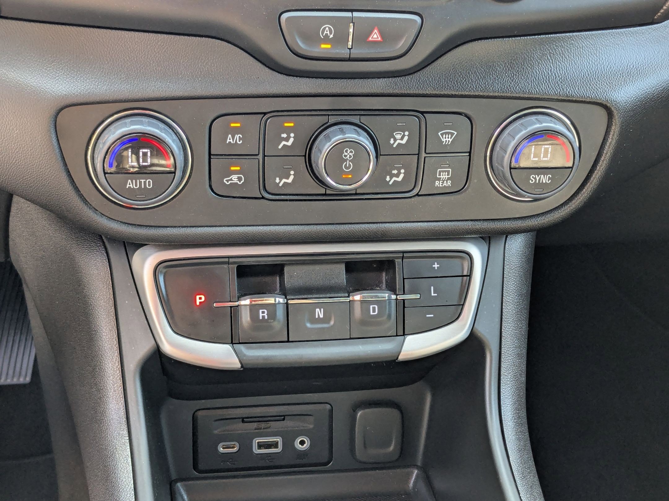 2024 Gmc Terrain SLT photo 26