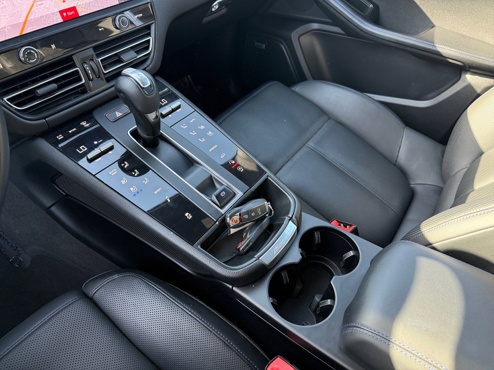 2022 Porsche Macan S photo 13