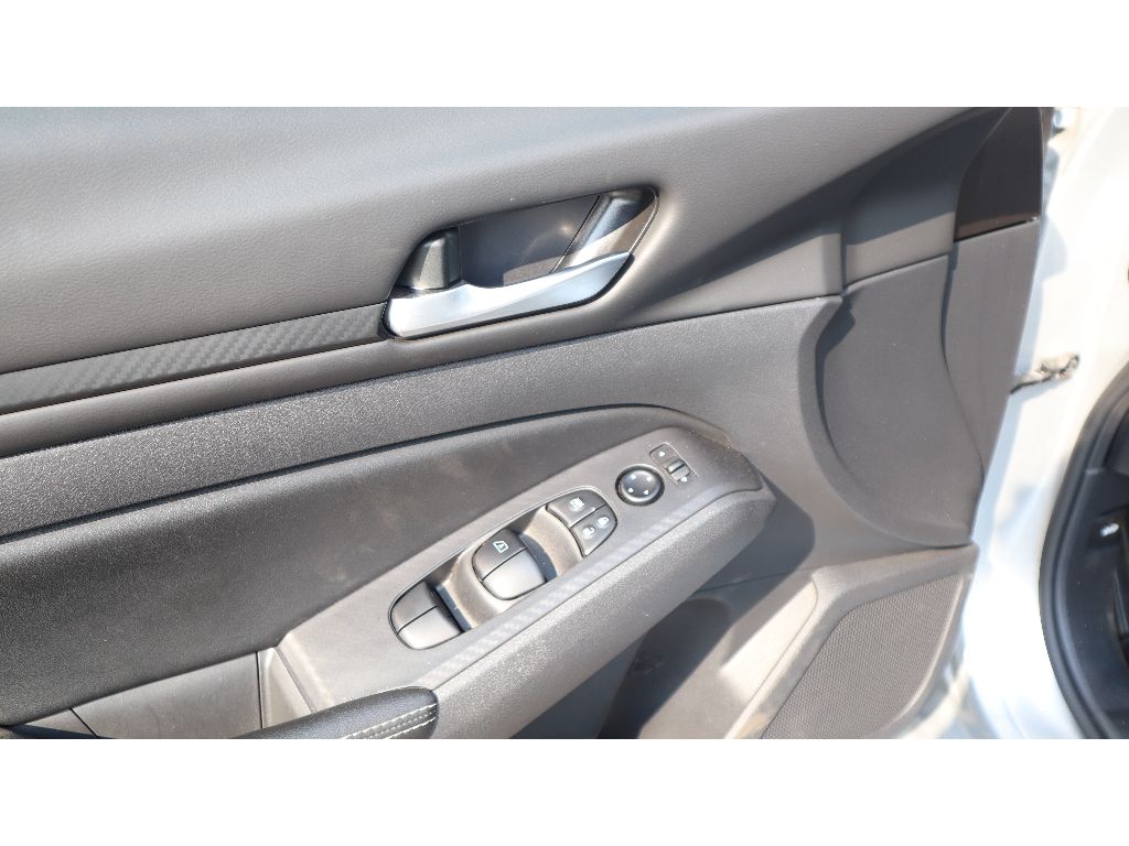 2024 Nissan Altima 2.5 SV photo 7
