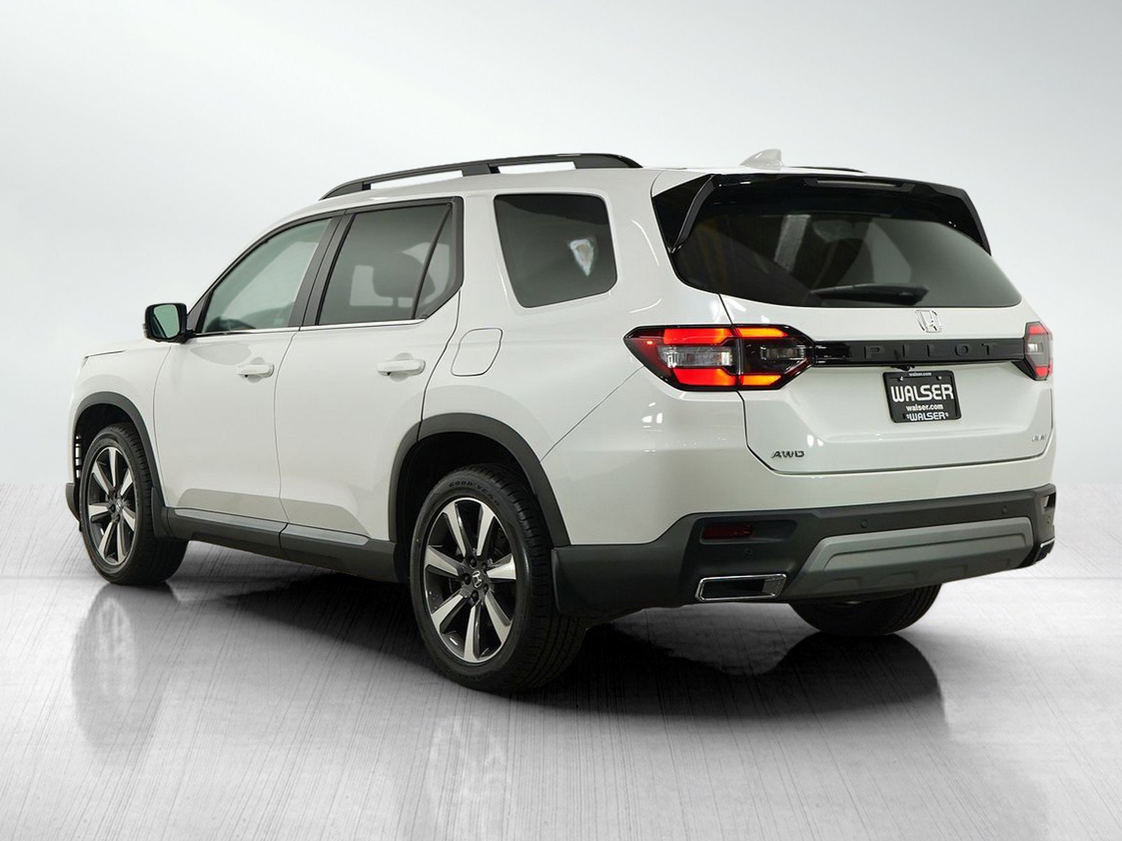 2024 Honda Pilot Elite photo 2