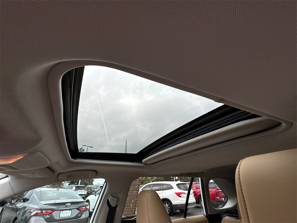 2019 Toyota RAV4 XLE Premium photo 31