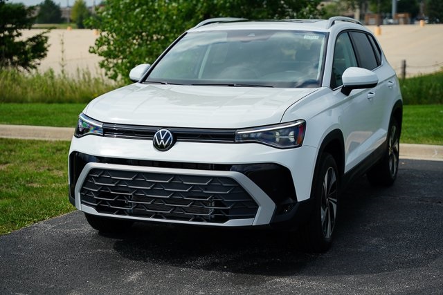 2025 Volkswagen Taos SE photo 4