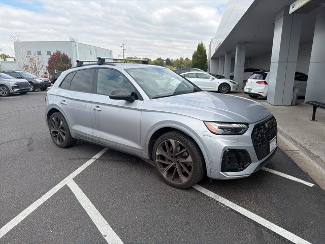 2022 Audi SQ5 Prestige photo 2