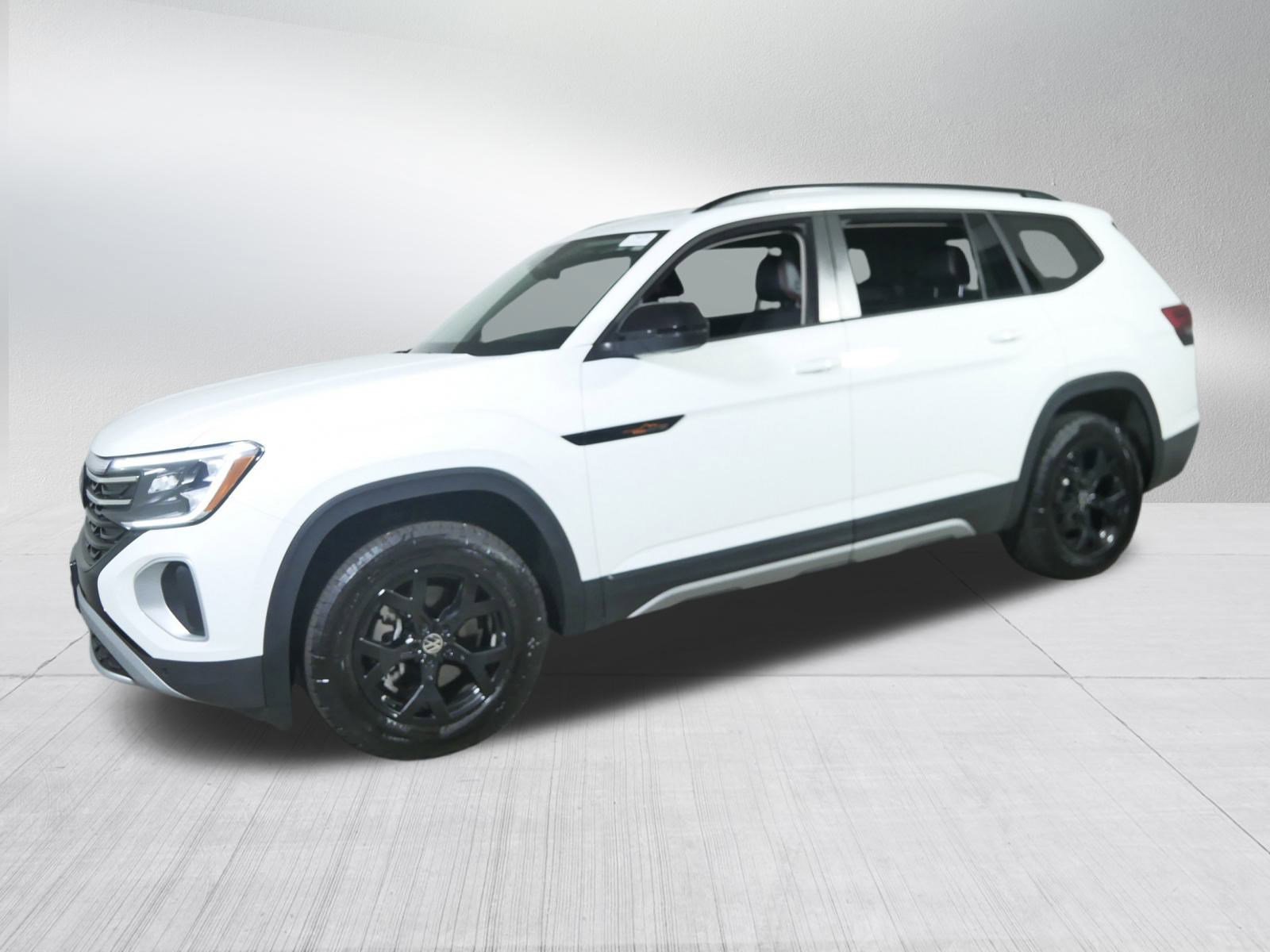 2024 Volkswagen Atlas Peak Edition SE Technology photo 3