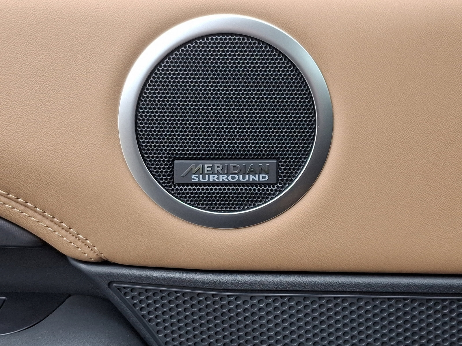 2025 Land Rover Discovery Metropolitan Edition photo 25