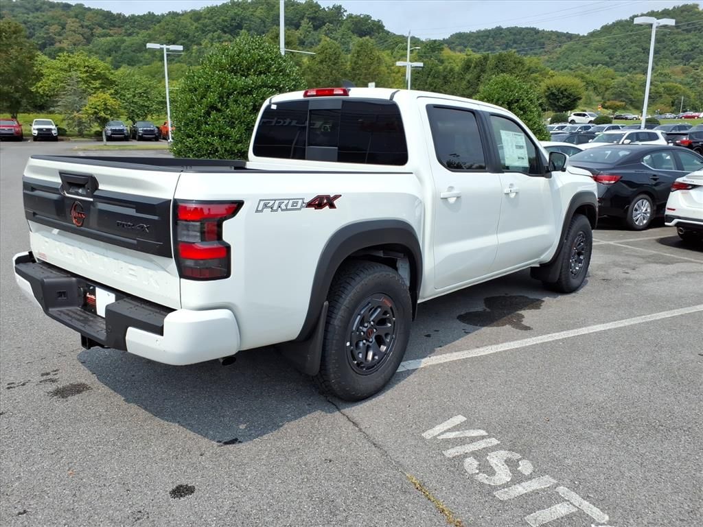 2025 Nissan Frontier Crew Cab PRO-4X photo 3