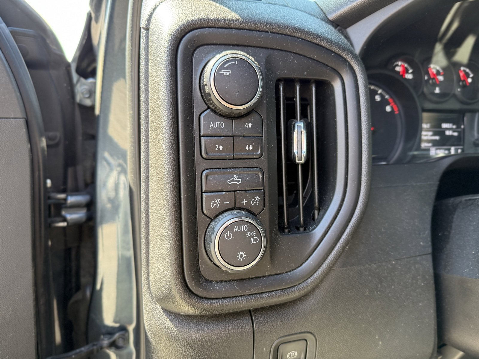 2019 Chevrolet Silverado 1500 Custom Trail Boss photo 24