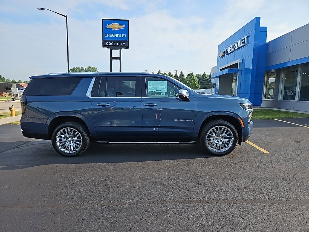 2025 Chevrolet Suburban Premier photo 2