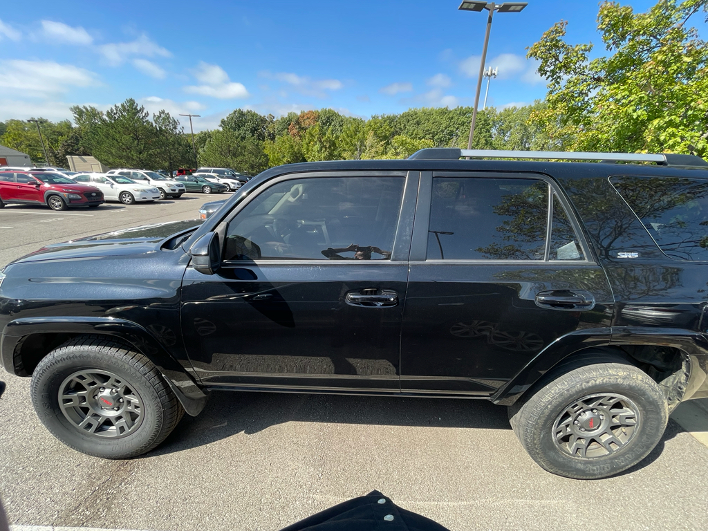 2019 Toyota 4Runner SR5 photo 2